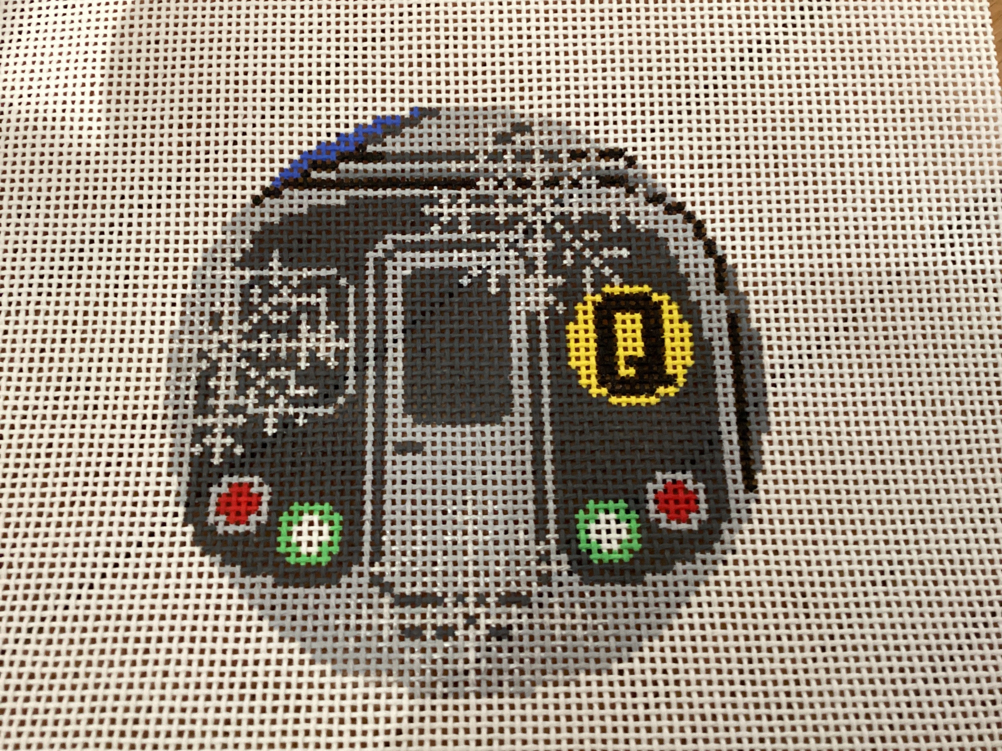 Subway Train Ornament Q - 13 mesh