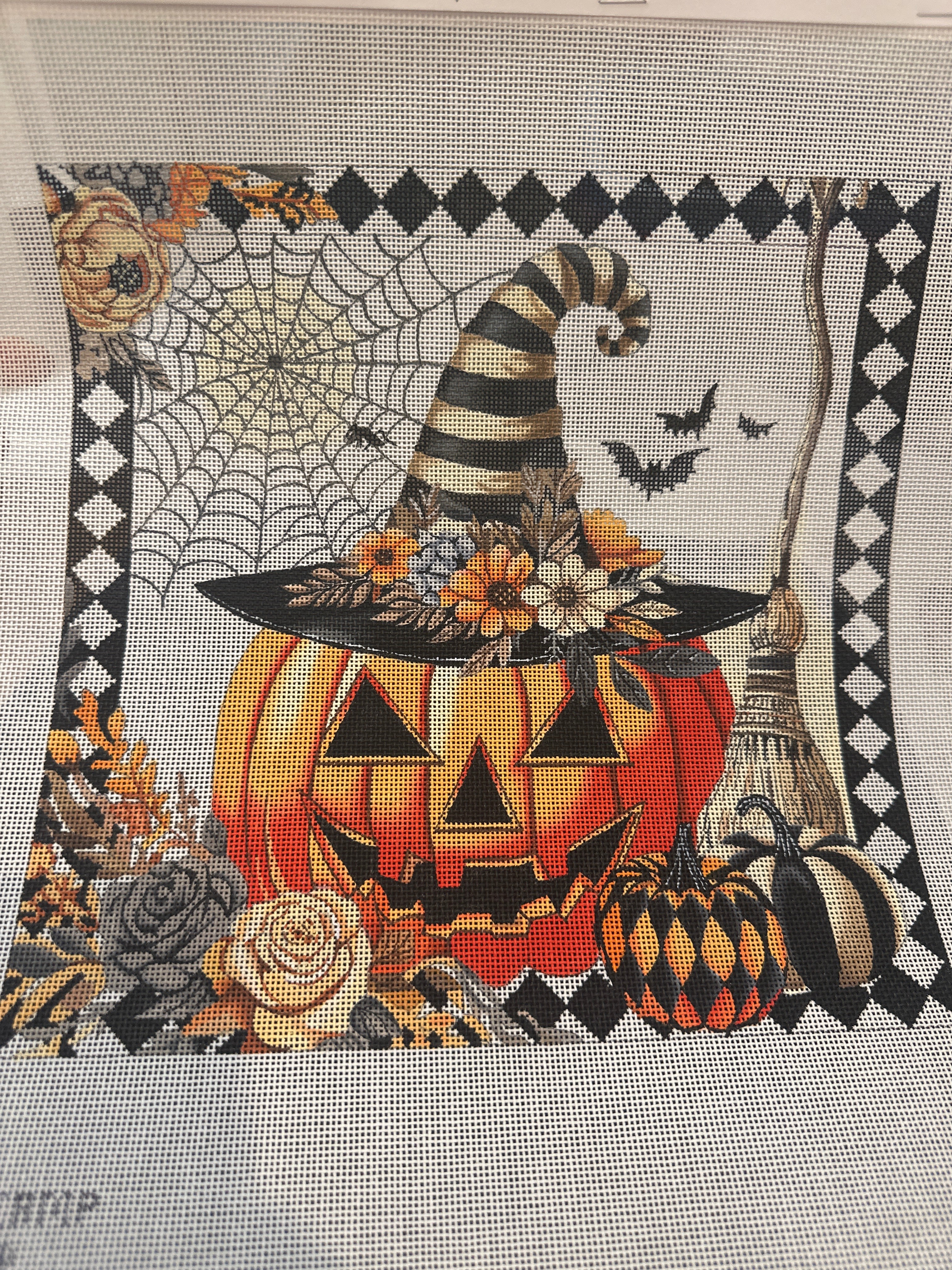 NEW 2025: Halloween: Pumpkin with Hat