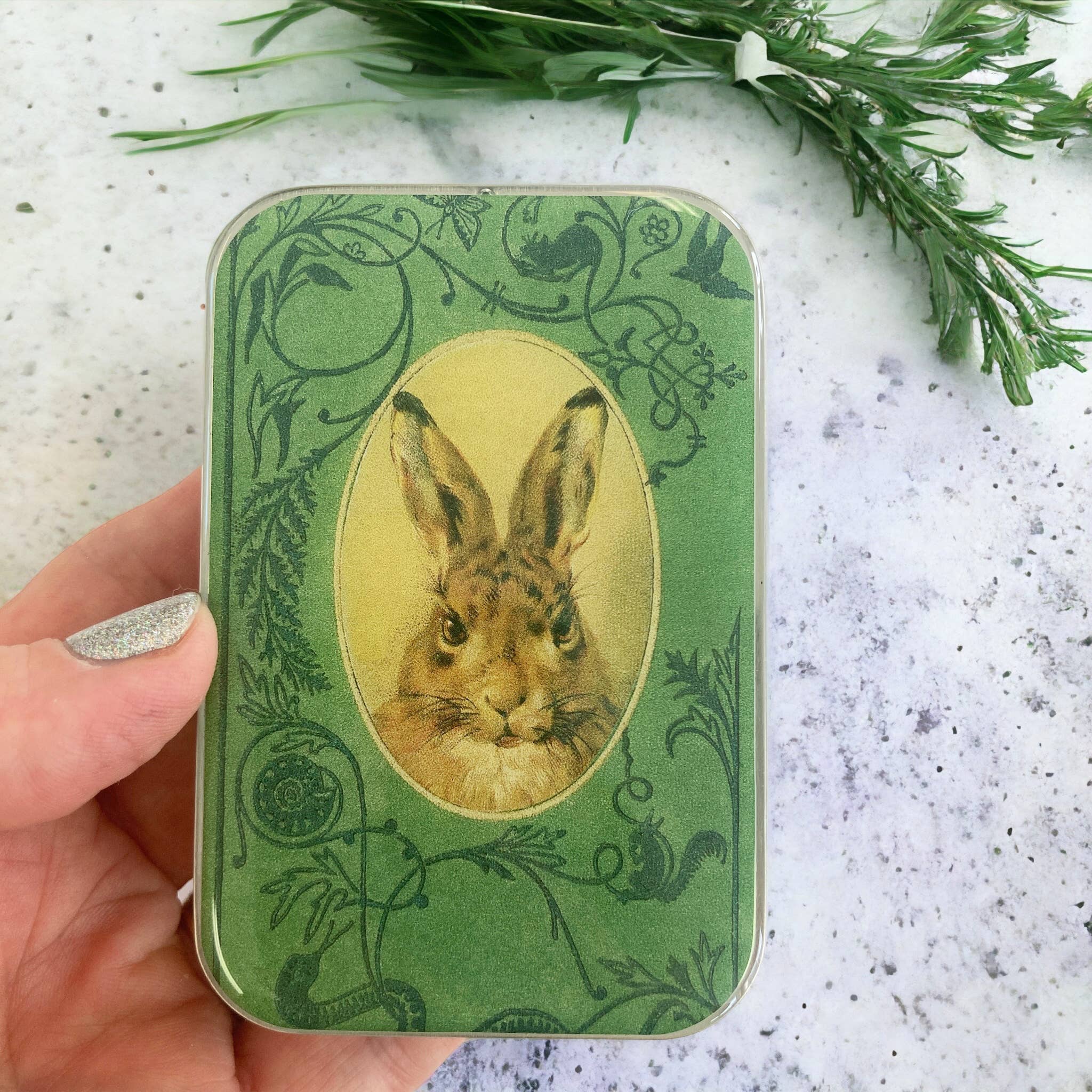 Bunny notions tin: Large