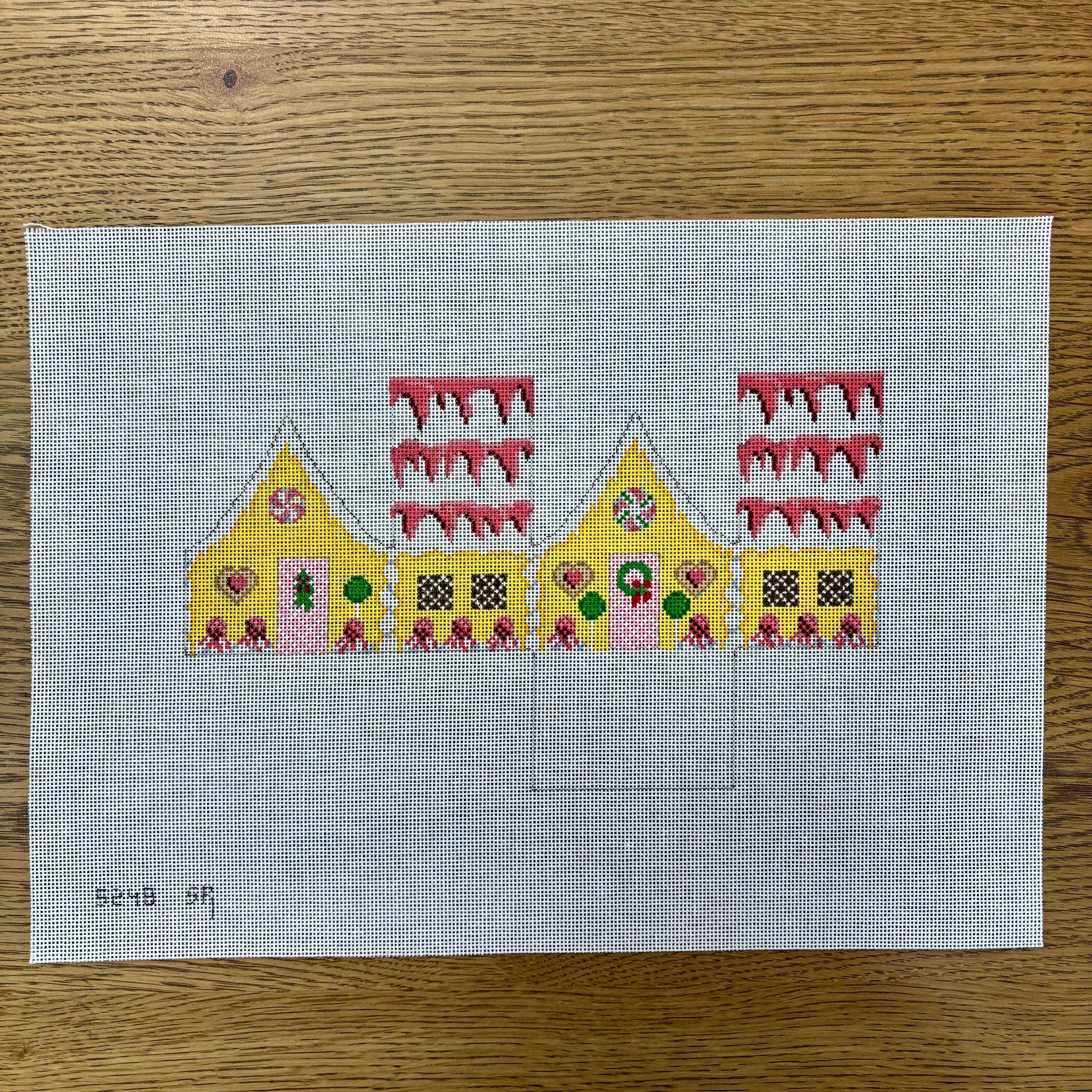 Raspberry Drizzle Sponge Cake, 3D Gingerbread House - 18 mesh