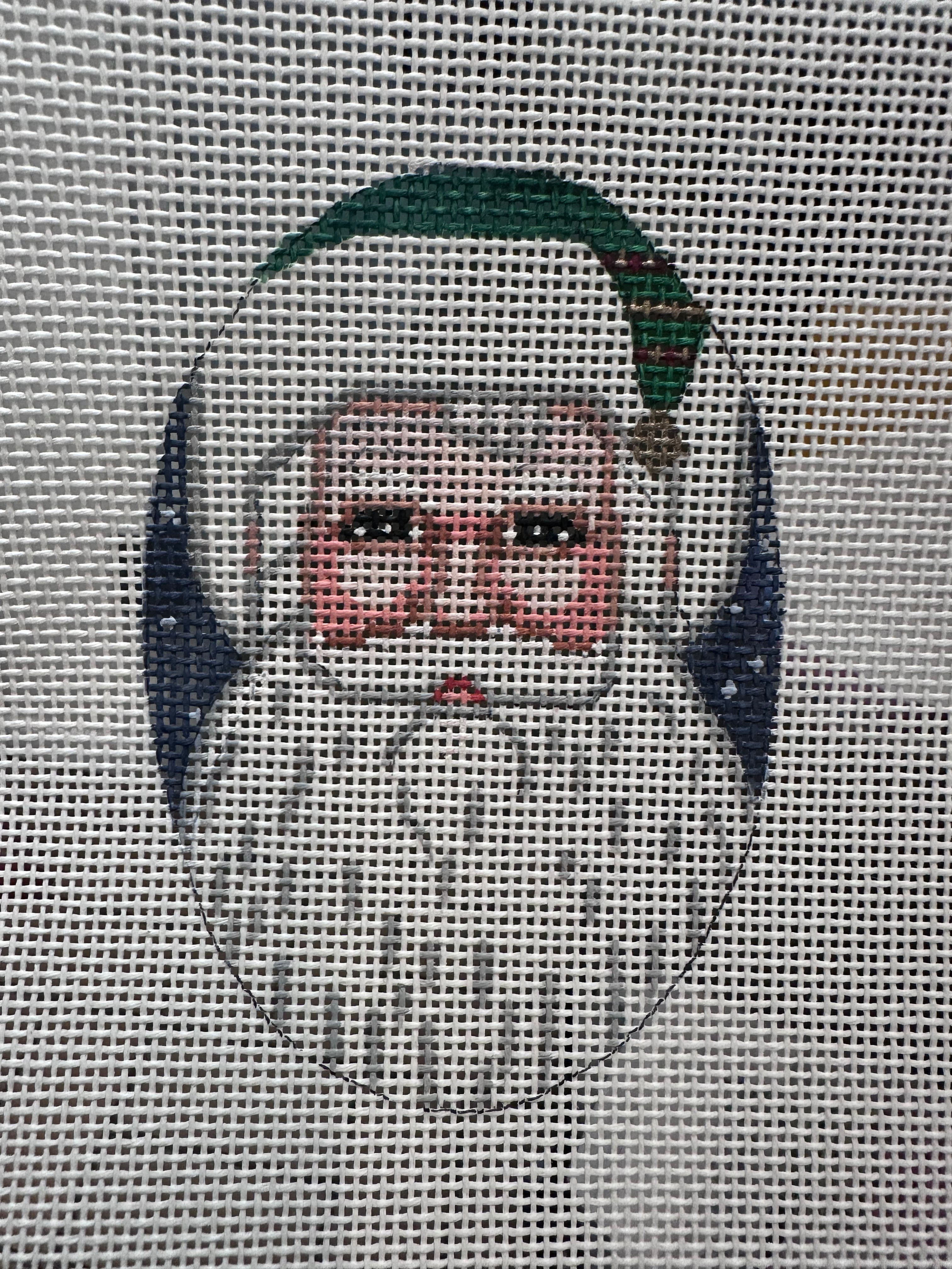 Santa With Green Hat Oval - 13 mesh