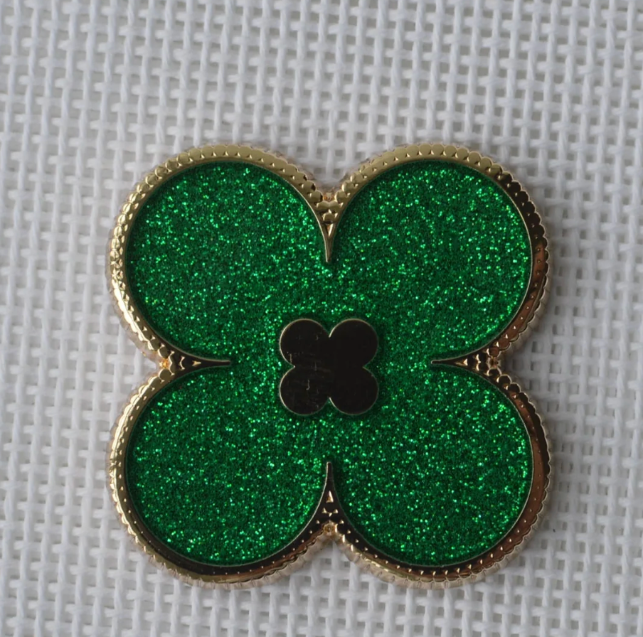 Green Glitter Clover Needle Minder