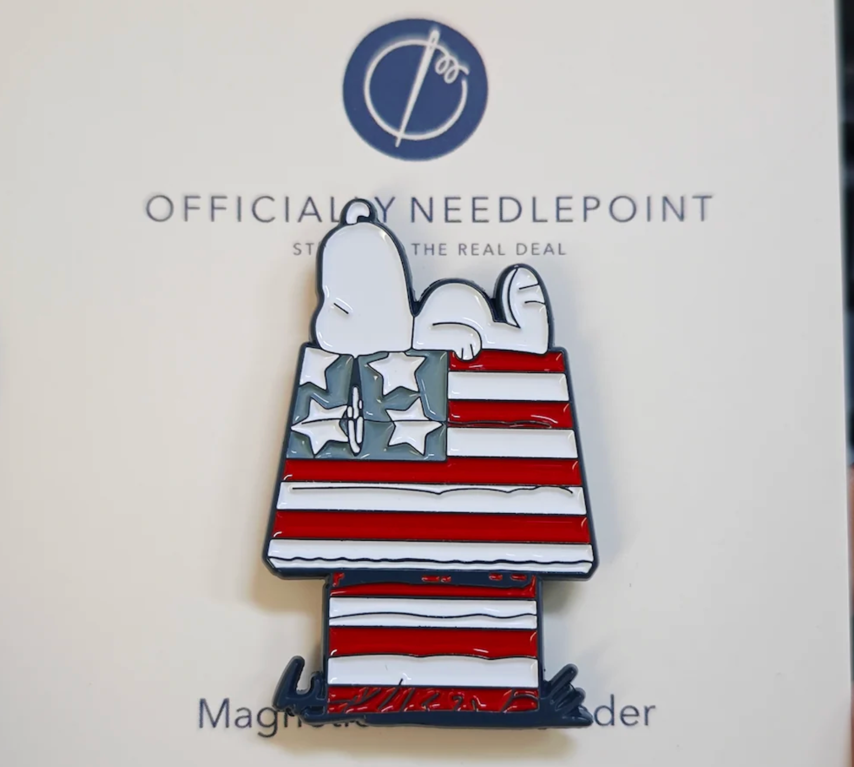 PEANUTS Snoopy on Patriotic House Needleminder