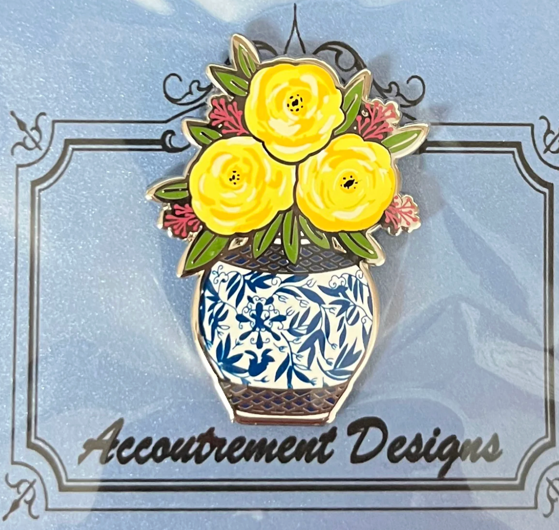 accoutrement Yellow Roses in Vase Needleminder