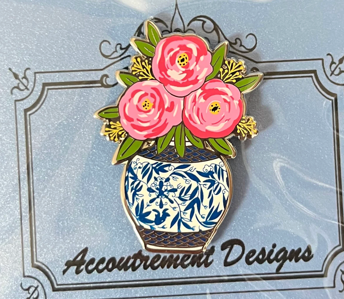 accoutrements Pink Roses in Vase Needleminder