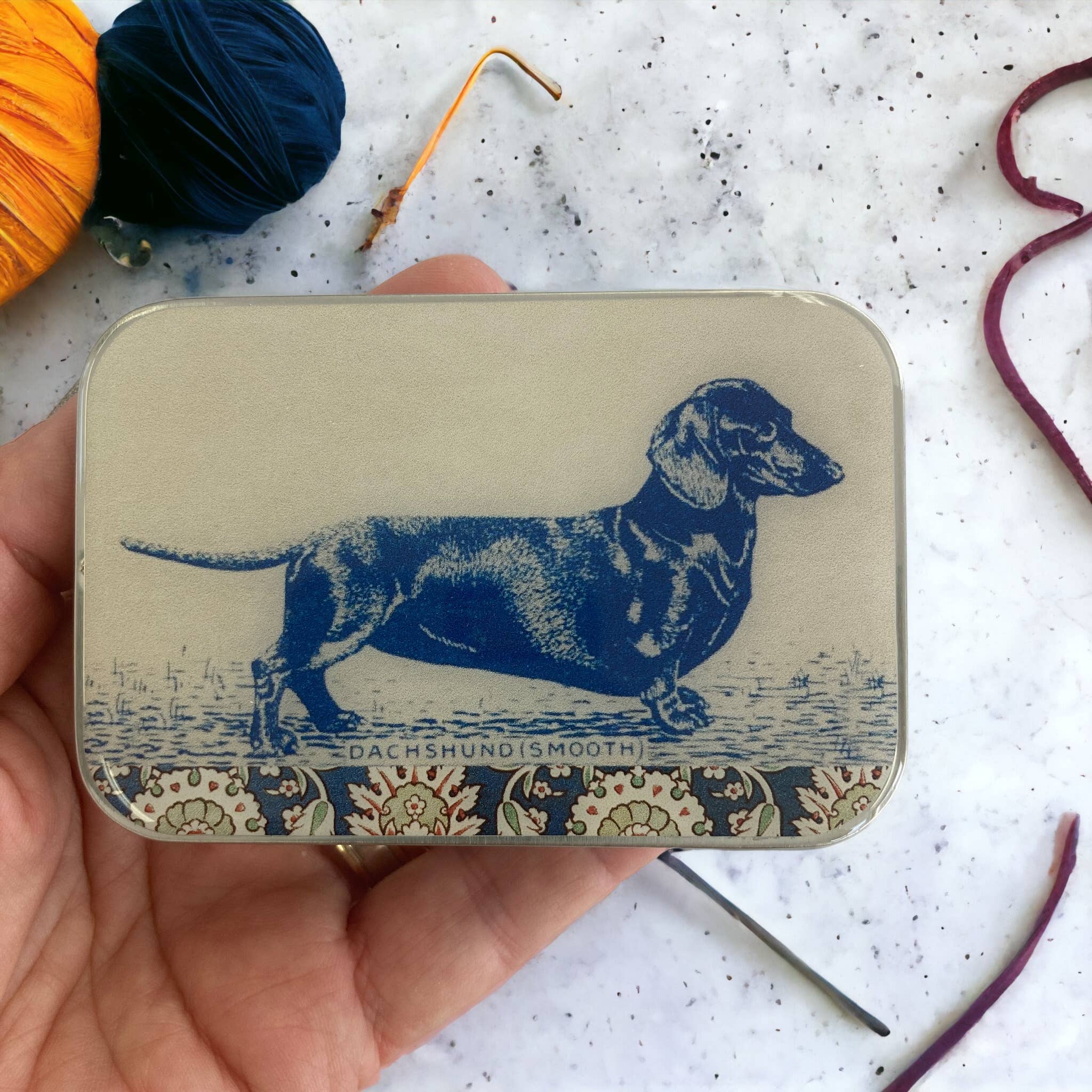 Dachshund notions tin: Large