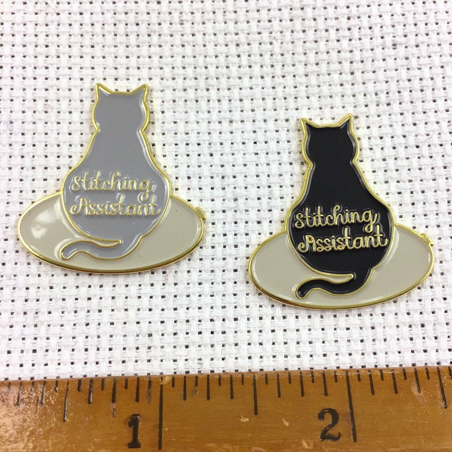 Stitching Assistant Kitty Needle Minder in Black
